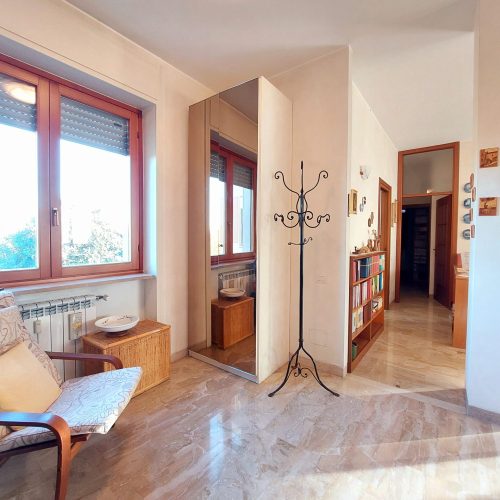 Arese-trilocale con terrazzo e box