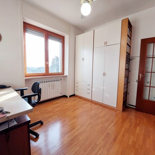 Arese-trilocale con terrazzo e box